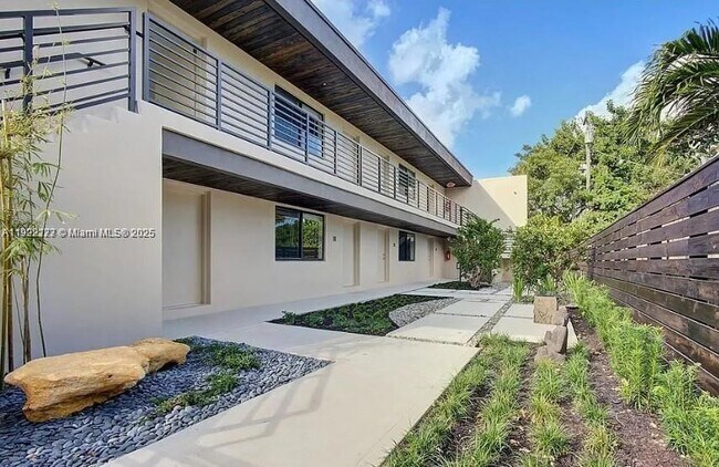 Building Photo - 1273 NE 38th St