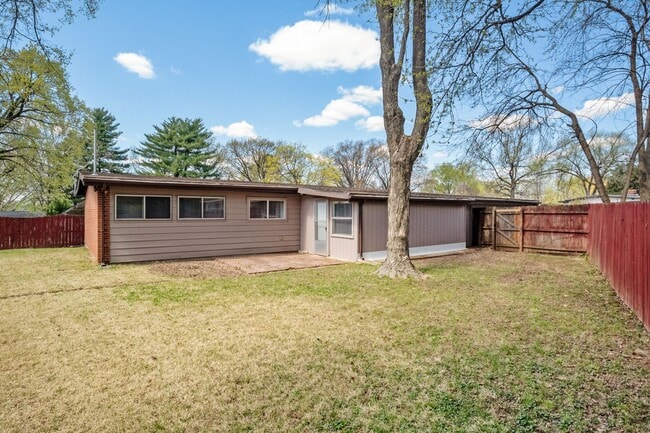 Building Photo - Large 3 bed home for Rent