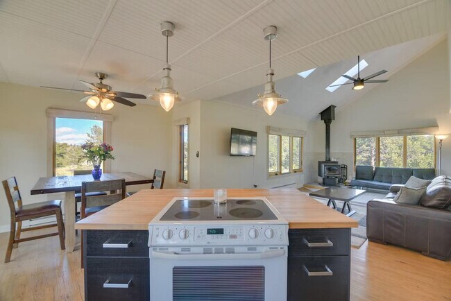 Building Photo - 465 Springmeadow Way