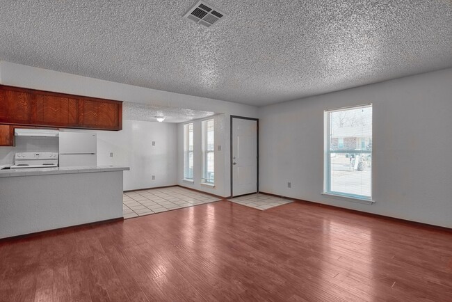 Building Photo - 1012-1014 N 5th