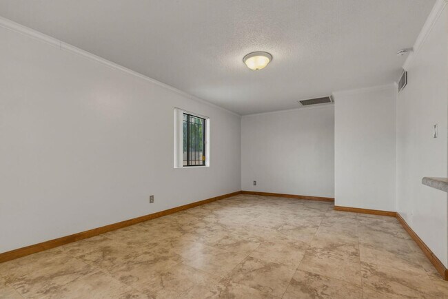 Building Photo - 3636 W Keim Dr