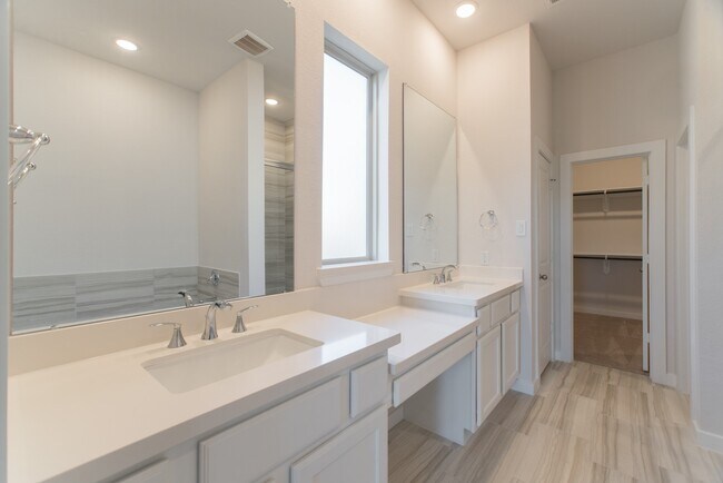 Building Photo - 17138 Crimson Crest Dr