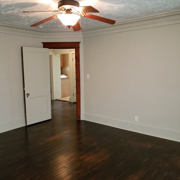 Building Photo - 531 S 36th St