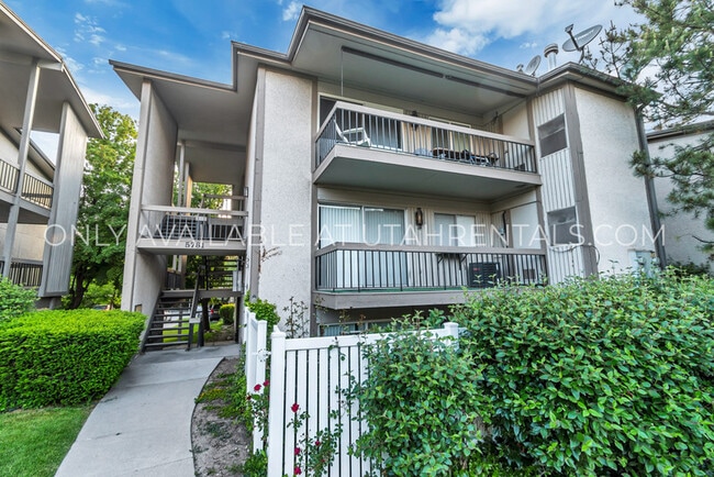 Building Photo - 5761 S Waterbury Cir