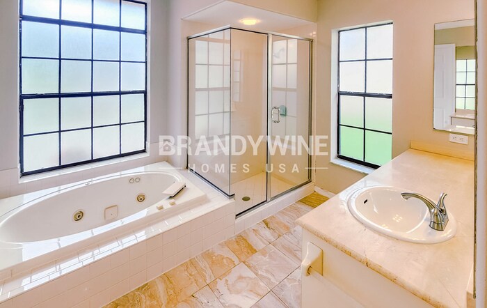 Building Photo - 7036 Fallbrook Ct