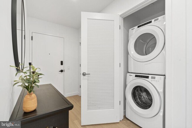 Building Photo - 210 S 12th St