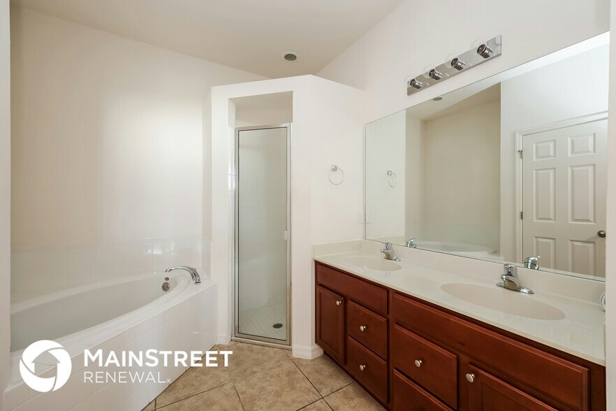 Building Photo - 1631 SW 25th Ln