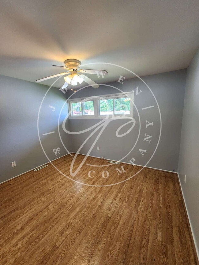 Building Photo - Charming 3-Bedroom Home in Toledo walking ...