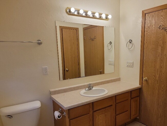 Building Photo - "Spacious 3-Bedroom Side by Side Duplex in...