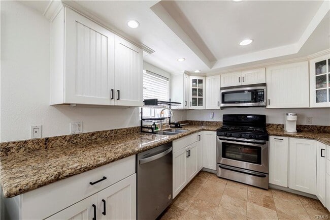 Building Photo - 410 W 220th St