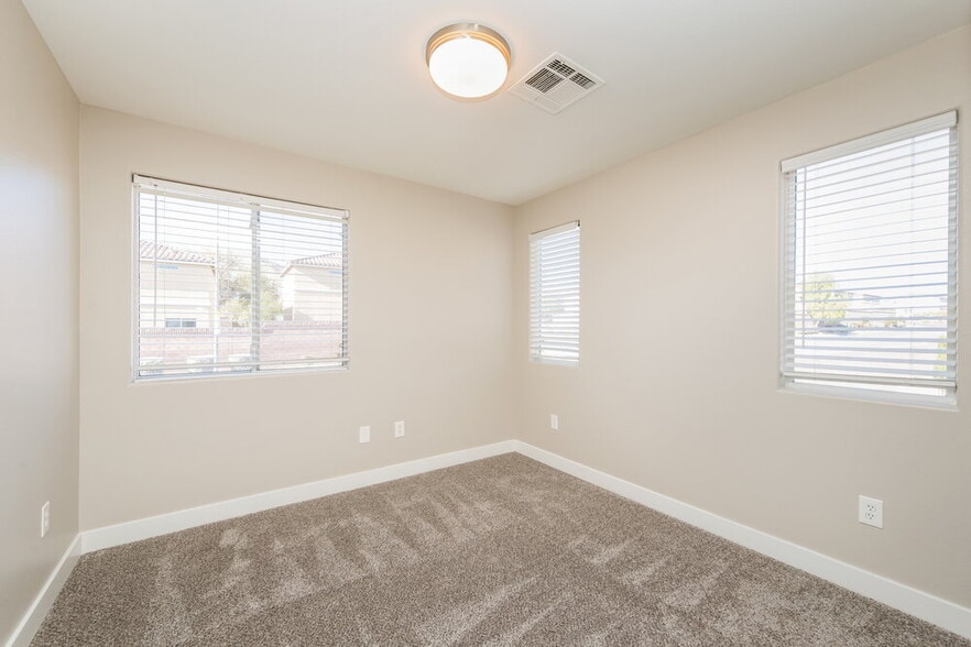 Building Photo - 10385 Adrianna Ave