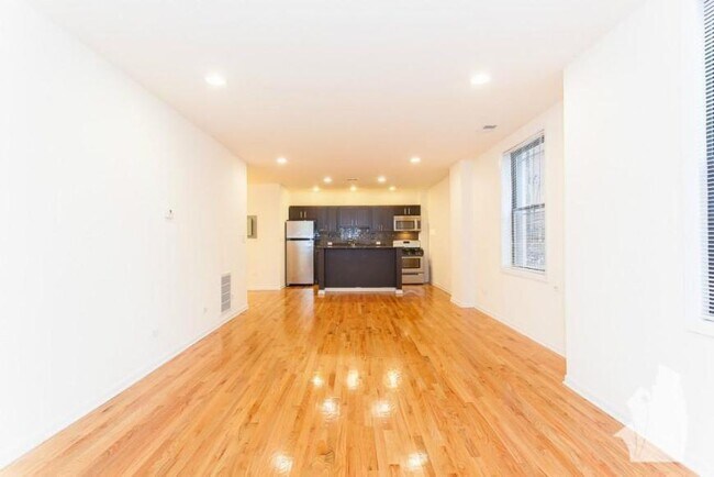 Building Photo - 0 bedroom in Chicago IL 60613