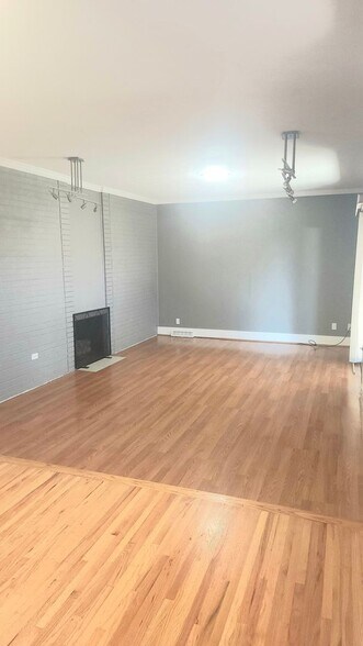 Building Photo - 6068 Vivian Ct