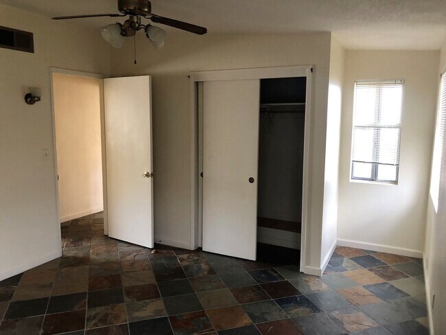 Building Photo - AVAILABLE NOW  $600 first month