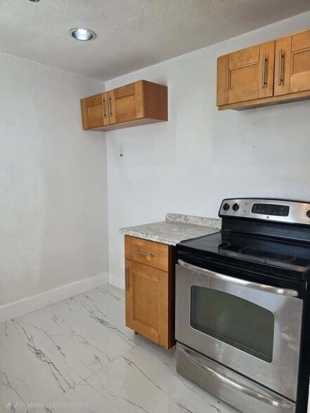 Building Photo - 364 NW 2nd Ct