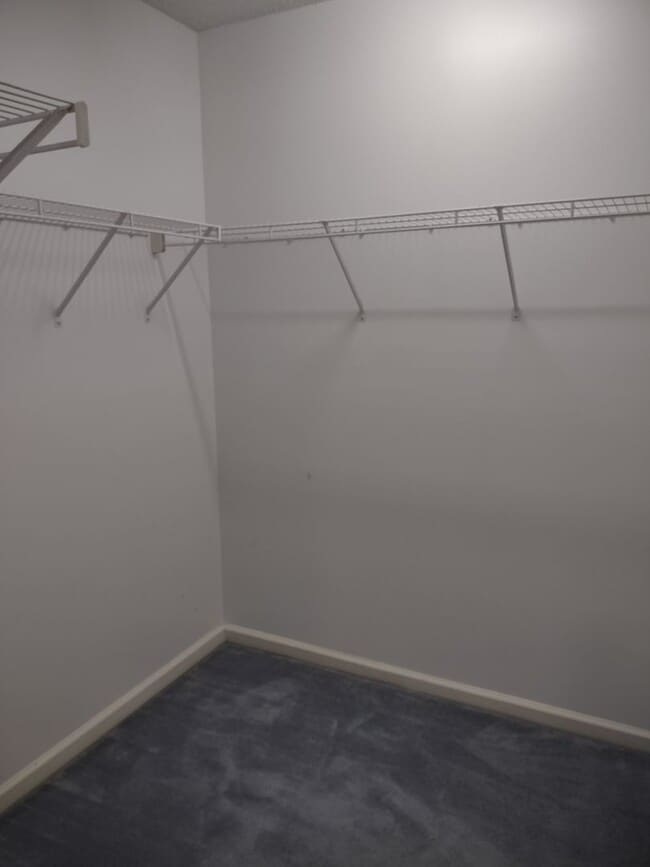 Building Photo - Move In Ready Townhome located in the Pres...