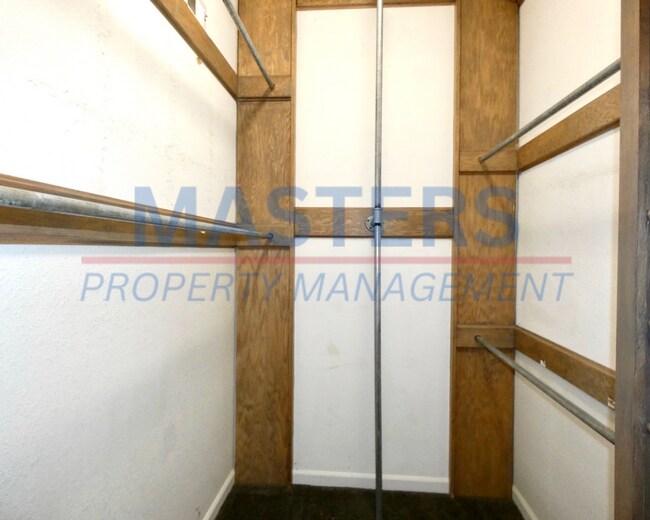 Building Photo - Spacious Home in West Toledo – Comfortable Living in a Great Location