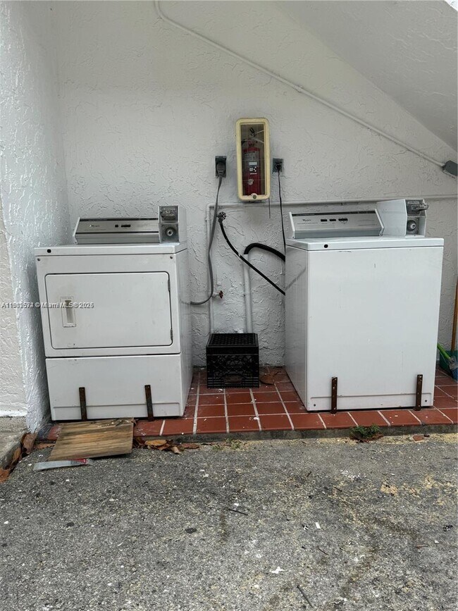 Building Photo - 1927 NW 20th Ave