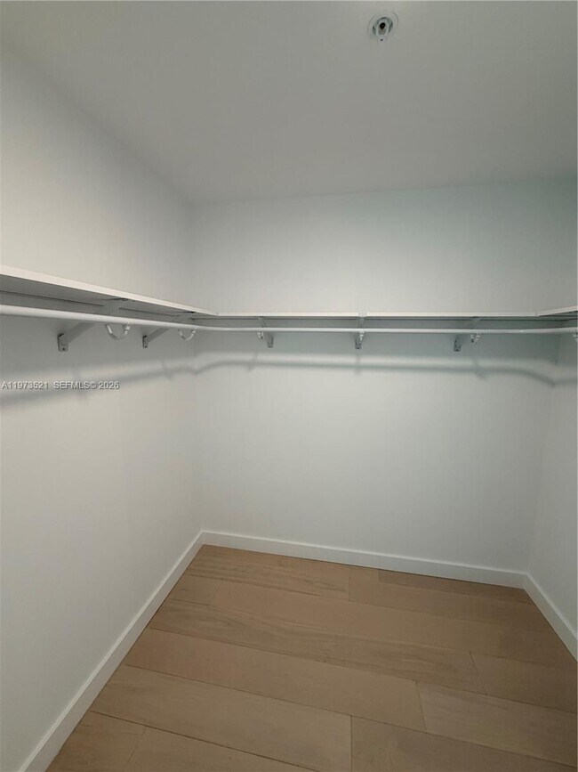 Building Photo - 9201 E Bay Harbor Dr