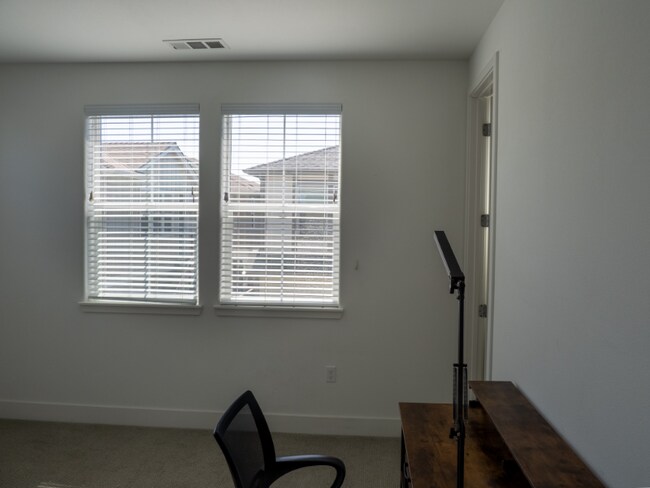 Building Photo - 3001 Shorebird Pl