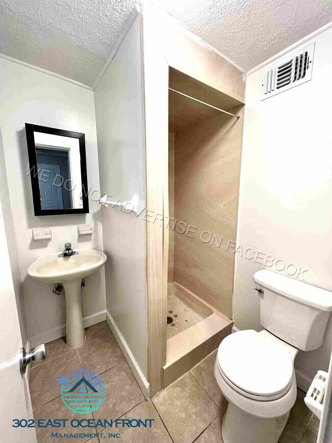 Building Photo - Beautiful 3 bedroom / 2 bathroom home now available in Brentwood!