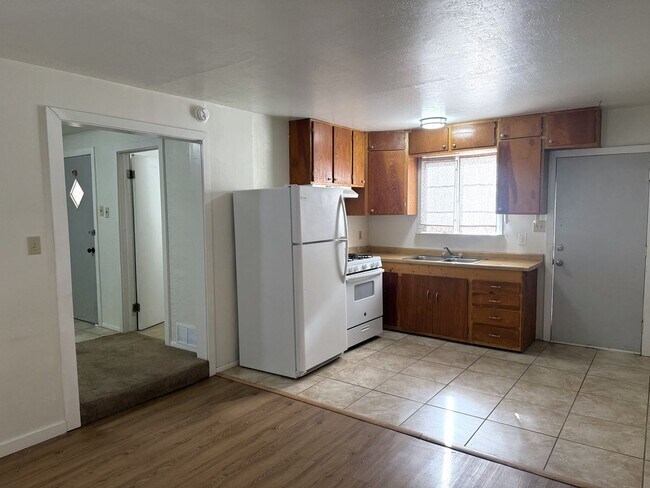 Building Photo - 2425 Mountain Rd NW