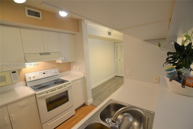 Building Photo - 160 Yacht Club Way
