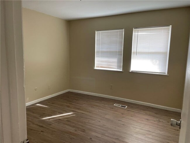 Building Photo - 497 S Wood Ave