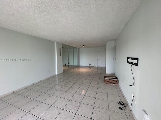 Building Photo - 300 Bayview Dr