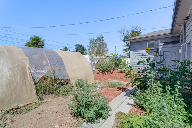 Building Photo - 1187 Emporia St