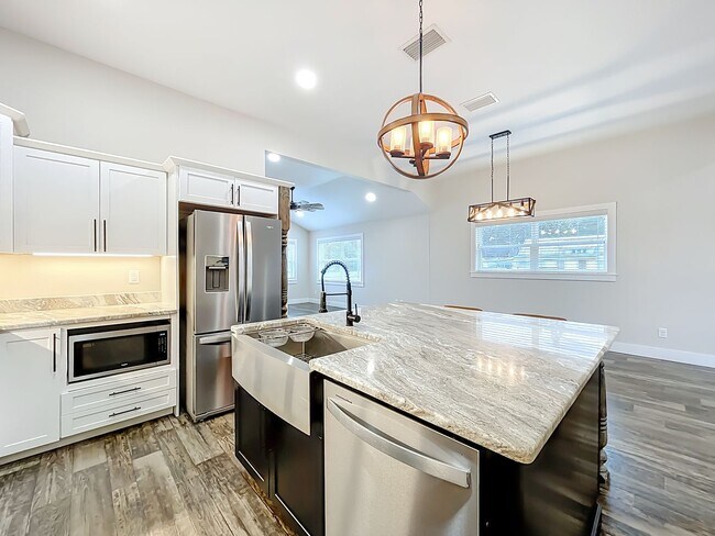 Building Photo - 389 S Central Ave