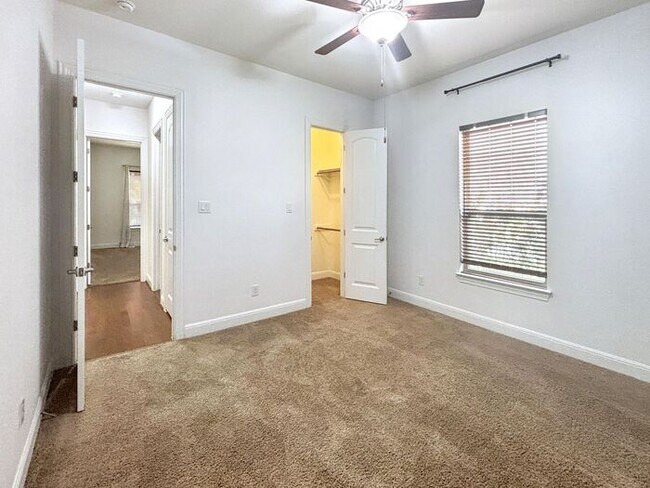Building Photo - Spacious & Stylish 4-Bedroom Home with Mod...