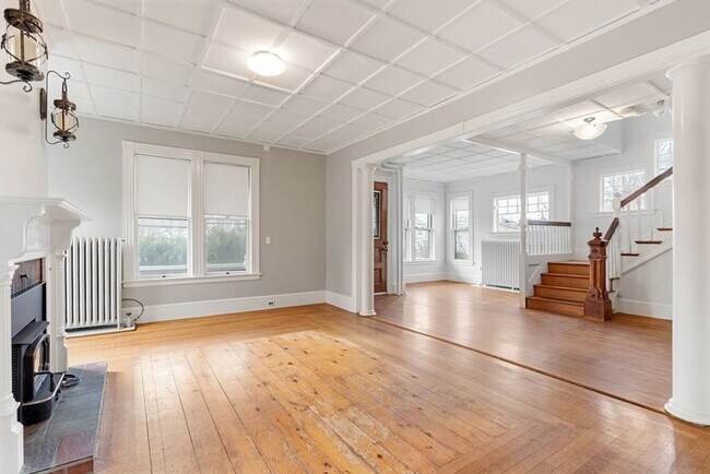 Building Photo - 187 Pleasant St