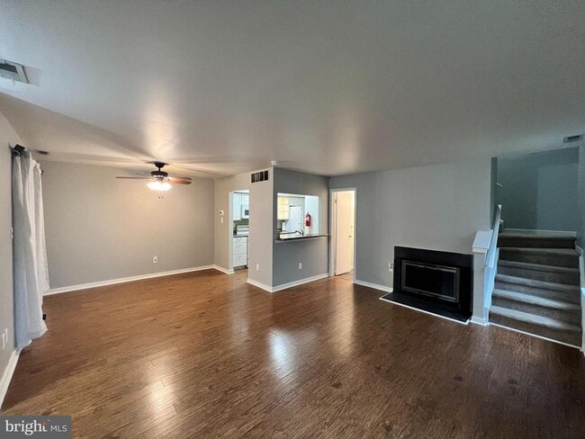 Primary Photo - 1303 Roberts Way