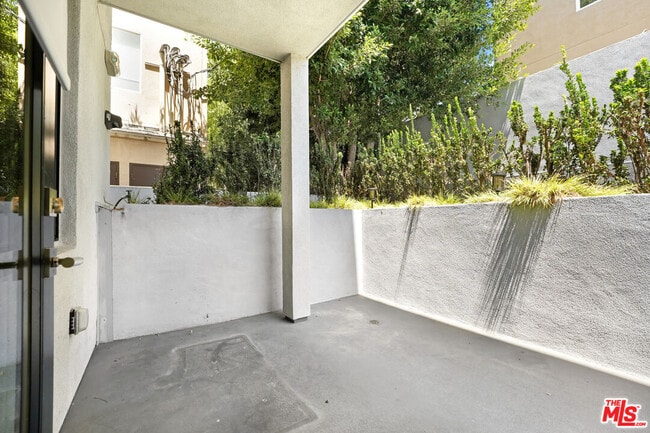 Building Photo - 5955 Saturn St