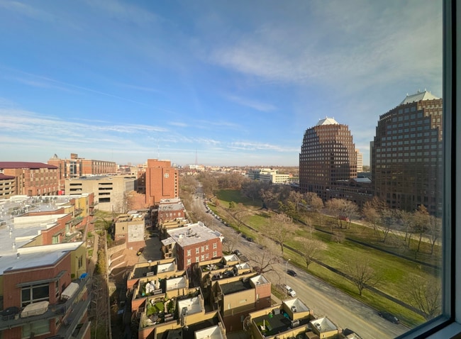 Building Photo - 4545 Wornall Rd