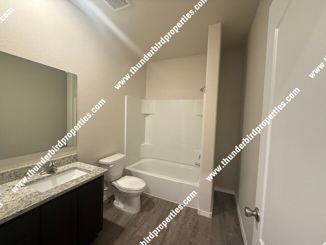 Building Photo - 1523 Borrego Dr SE