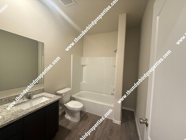 Building Photo - Beautiful 4 bedroom home near KAFB
