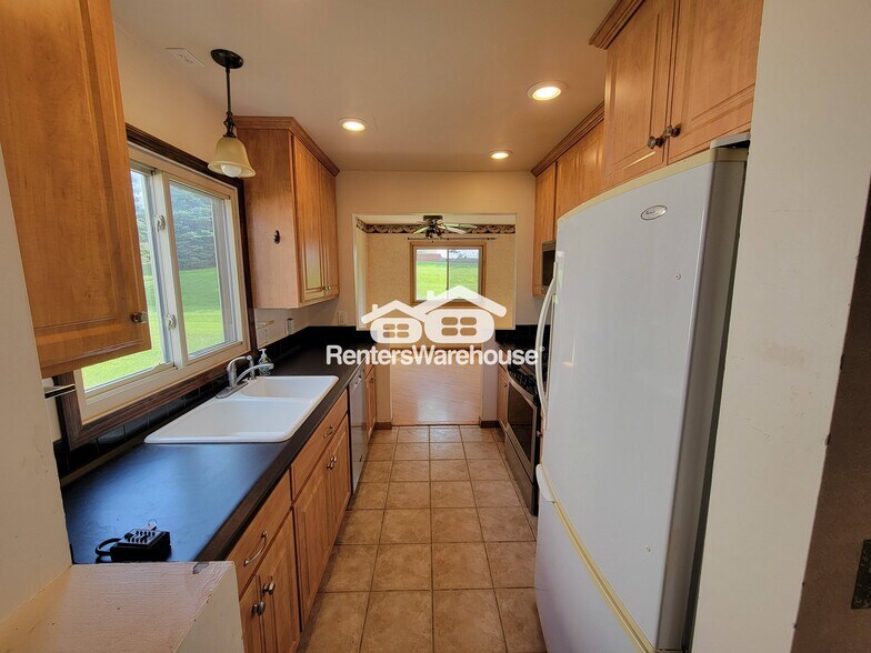 Building Photo - 1331 67th Ln N