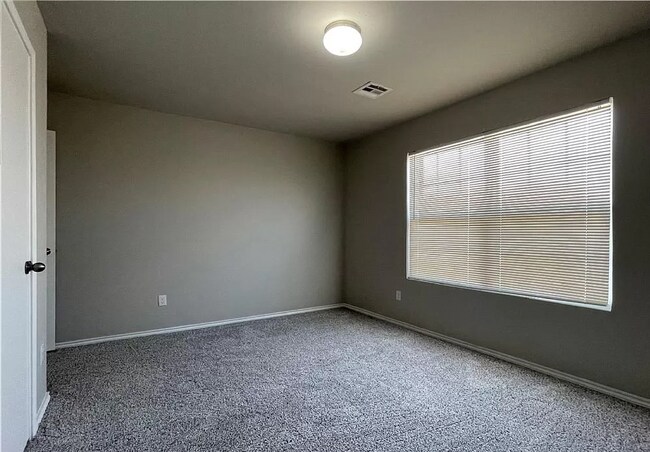 Building Photo - Beautiful 3-Bedroom Home with Easy Access ...