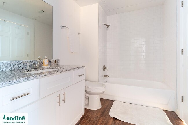 Building Photo - 1000 Henderson St