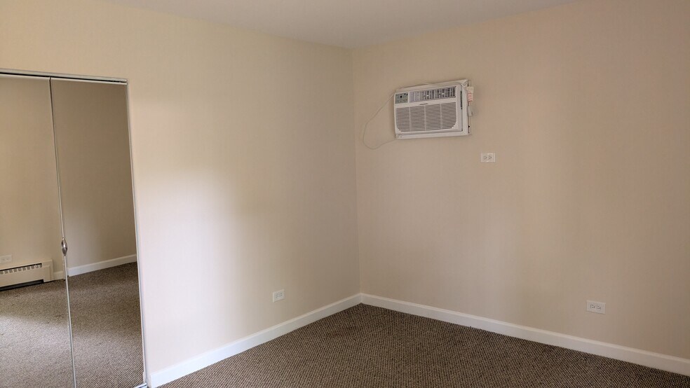 Building Photo - 2422 N Kennicott Dr