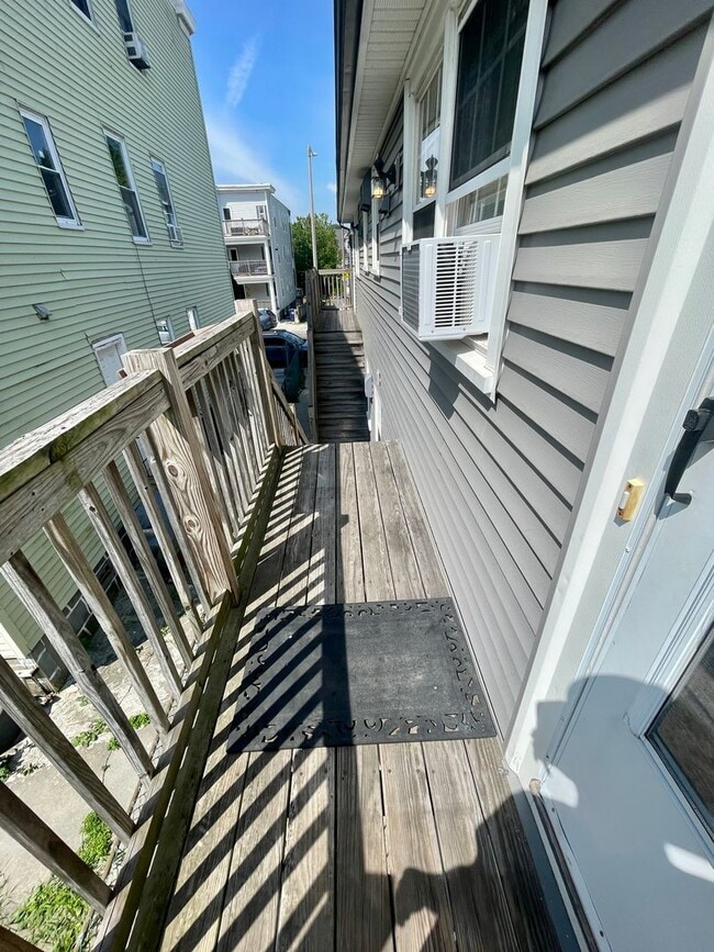 Building Photo - 1 Bedroom Condo for Rent $2,400