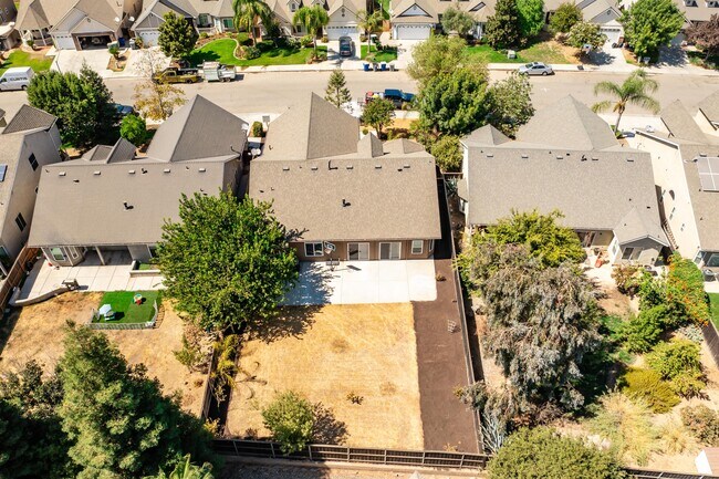 Building Photo - 5857 W Millbrae Ave