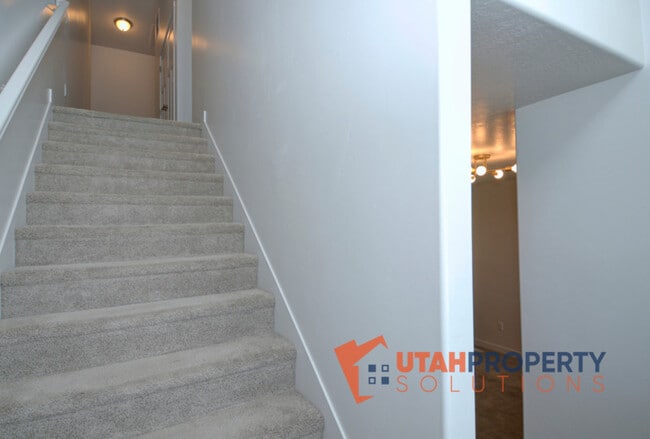 Building Photo - 1108 Emerald Pools Ln