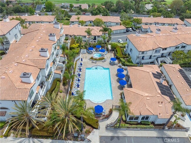 Building Photo - 30902 Club House Dr