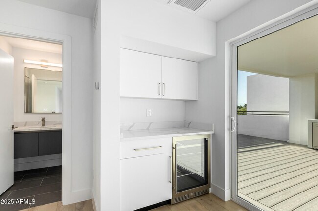 Building Photo - 2130 E Turney Ave