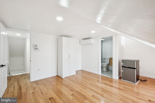 Building Photo - 1223 Spruce St