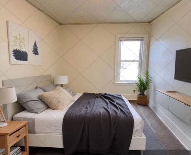 Building Photo - Cozy and Bright 2-Bedroom Duplex with Fire...