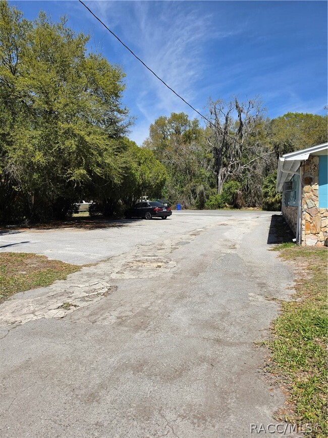 Building Photo - 645 NE 10th St